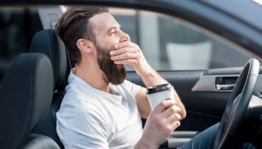 تکنیک‌های مقابله با خواب‌ آلودگی هنگام رانندگی